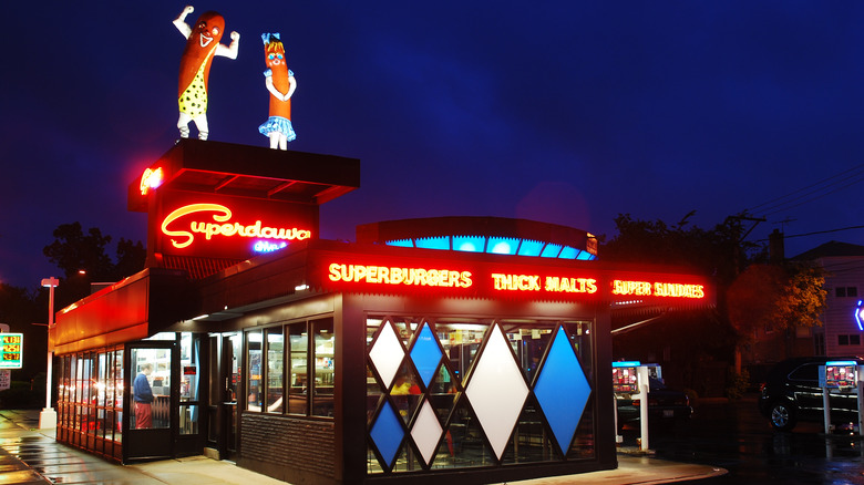 Superdawg Drive-in at night