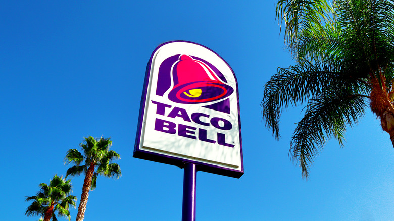 taco bell store sign against sky