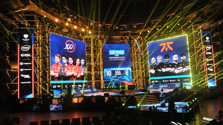 100 Thieves competition stage