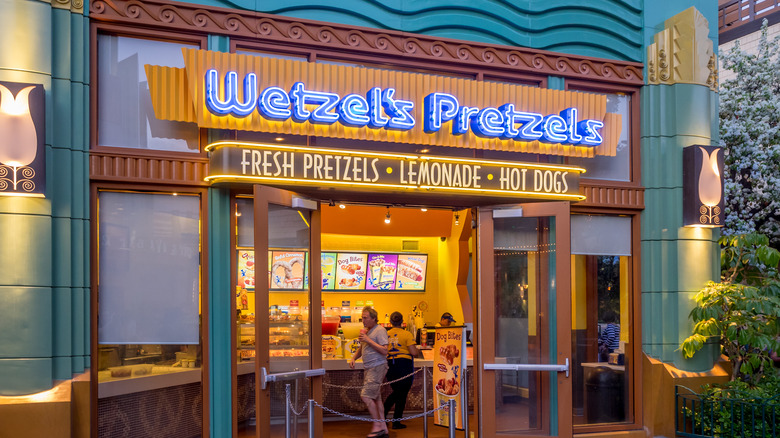 Exterior Wetzel's Pretzels