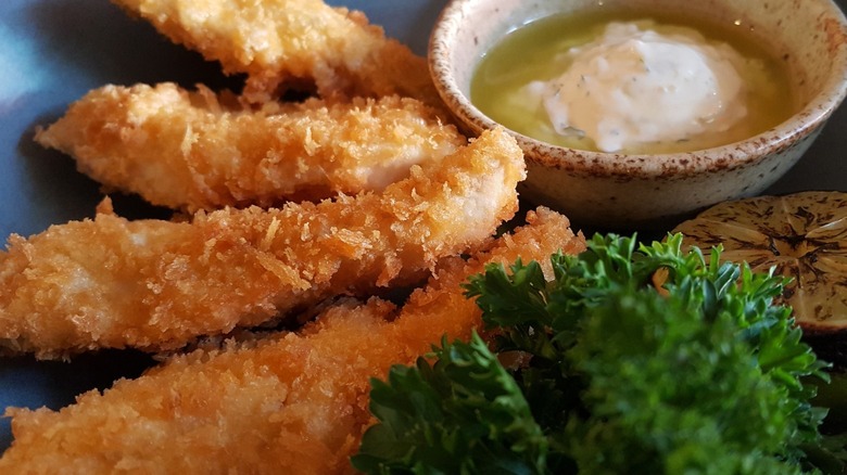 Crispy fried fish with tartar sauce