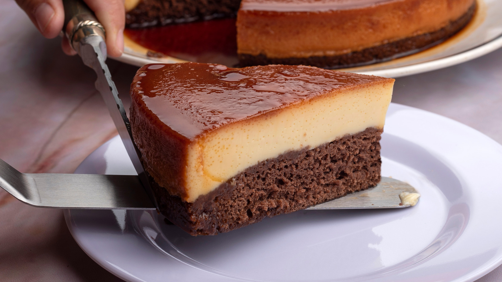 The Unusual Item That Removes Condensation From Cakes And Pies
