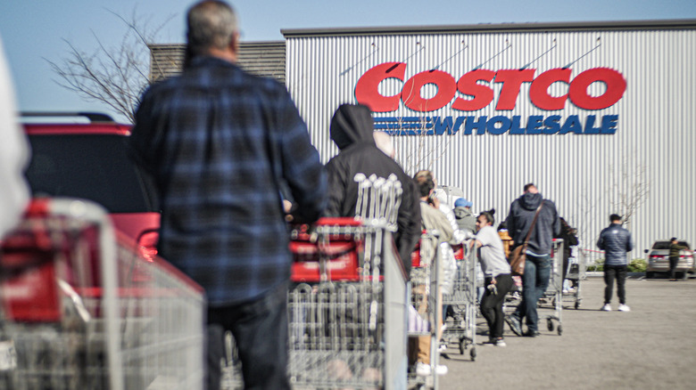 Long line of Costco shoppers