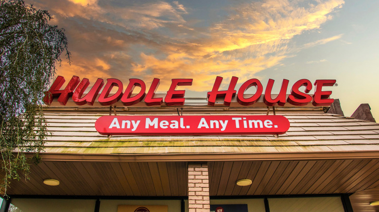 exterior of huddle house restaurant
