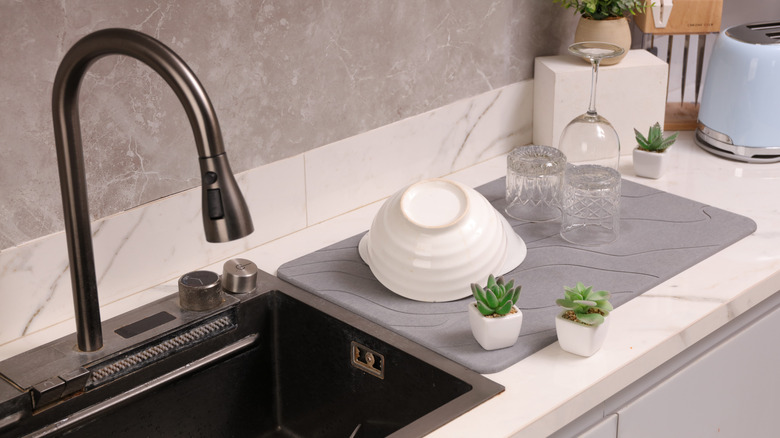 Gray dish-drying mat next to the sink