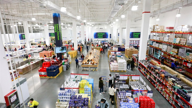 A high-angle shot inside one of Sam's Club's locations in China.