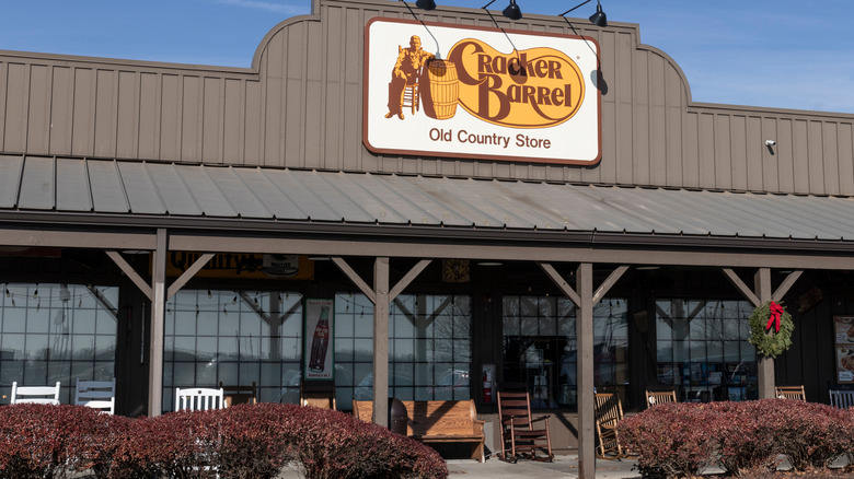 Cracker Barrel storefront