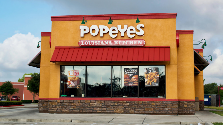 Front exterior of Popeyes location