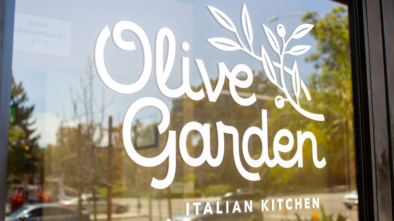 Olive Garden restaurant window