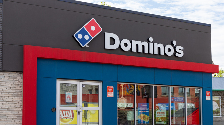 Domino's exterior