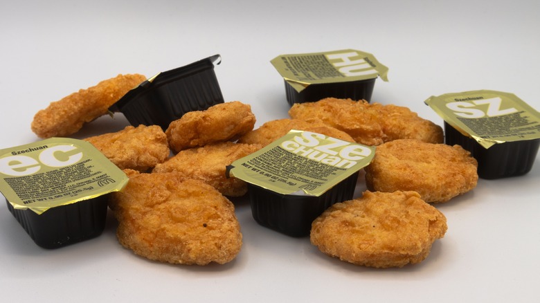 Mcdonald's nuggets and sauce