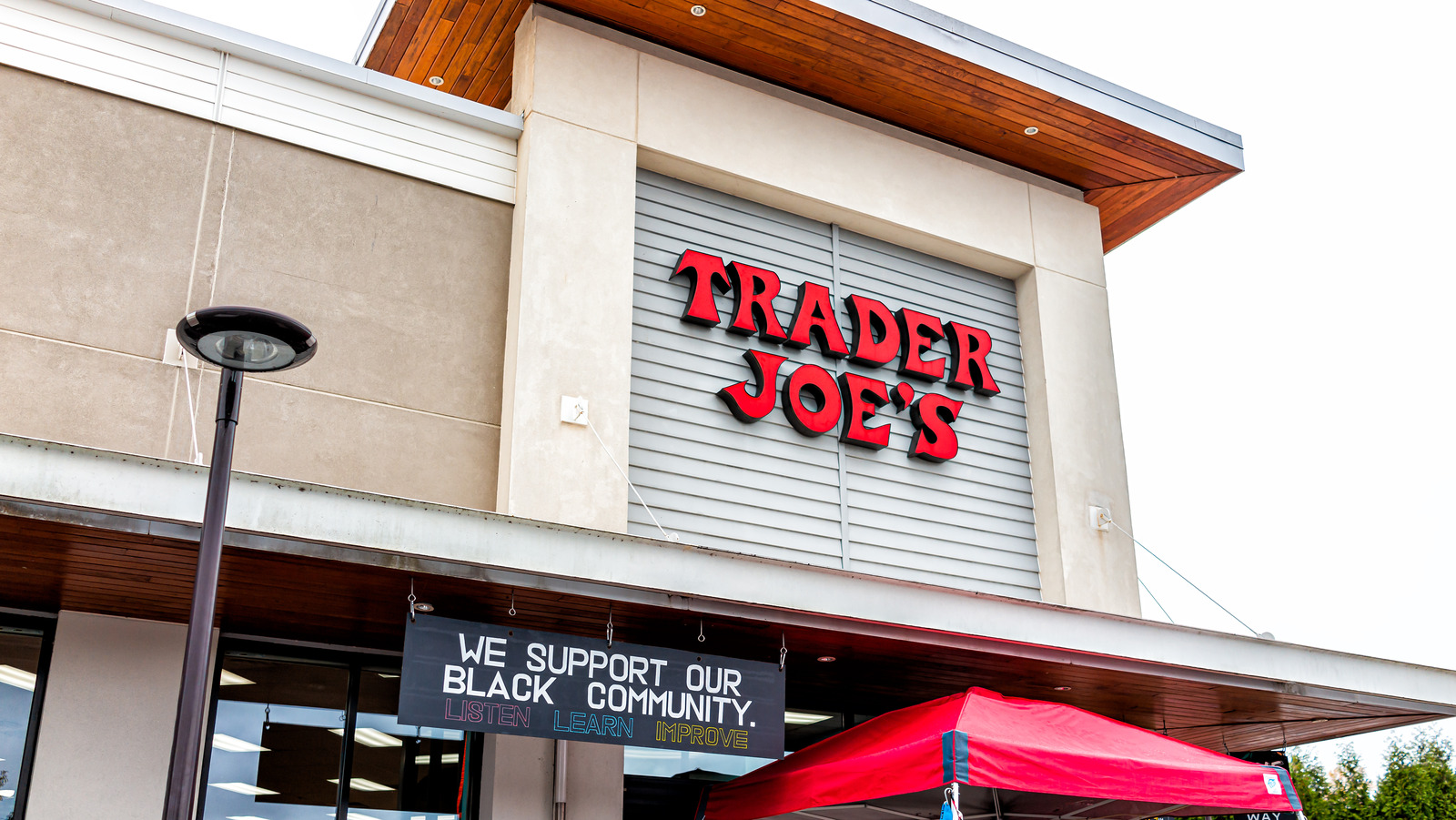 These 2 Trader Joe's Products Make The Perfect Burger Sauce, According