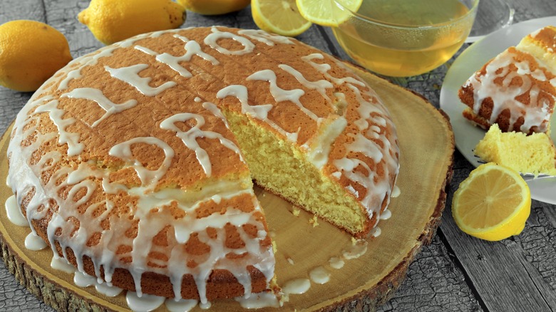  kue lemon Drizzle