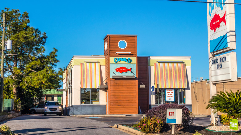 Captain D's restaurant exterior