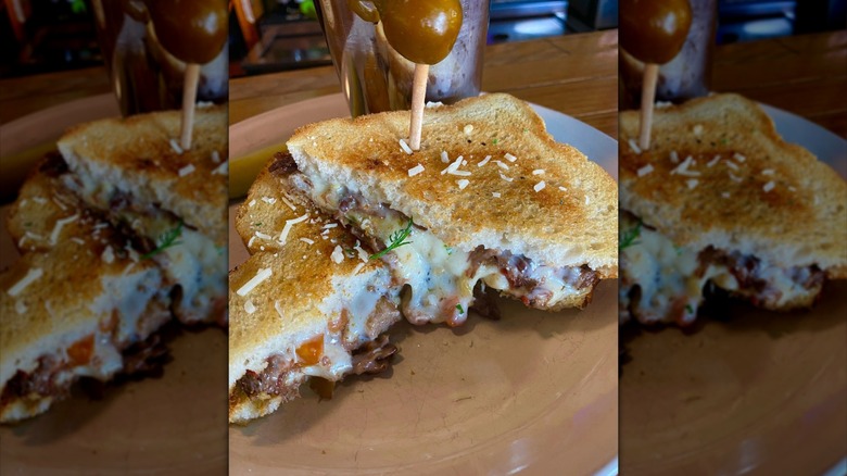 Grilled cheese on a plate