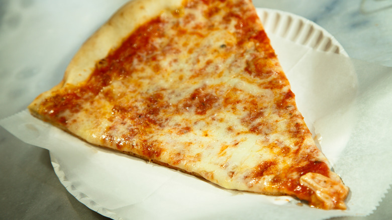 new york style pizza slice