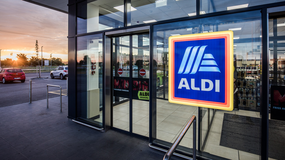 Aldi storefront sunset