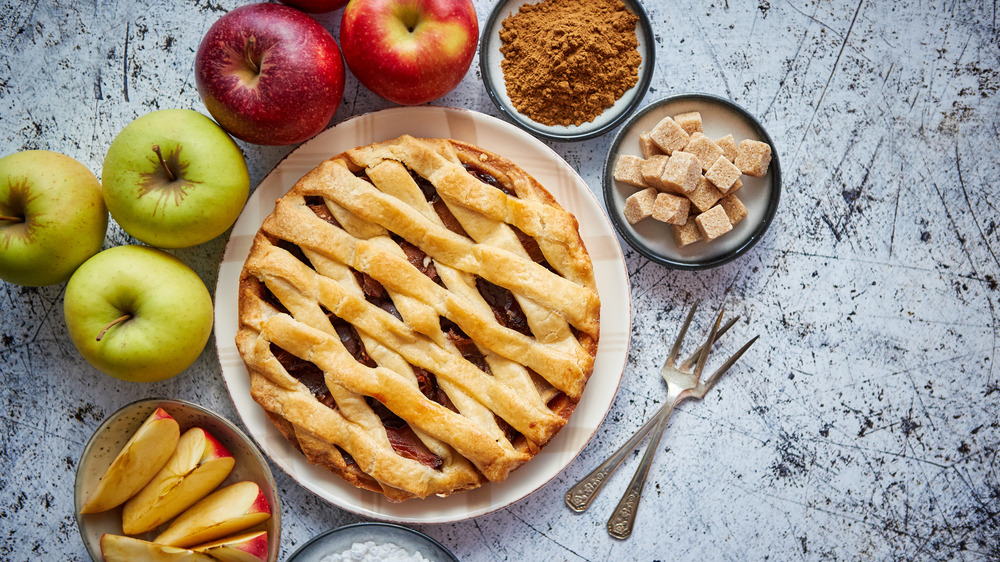 Apple pie with apples, cinnamon, and sugar