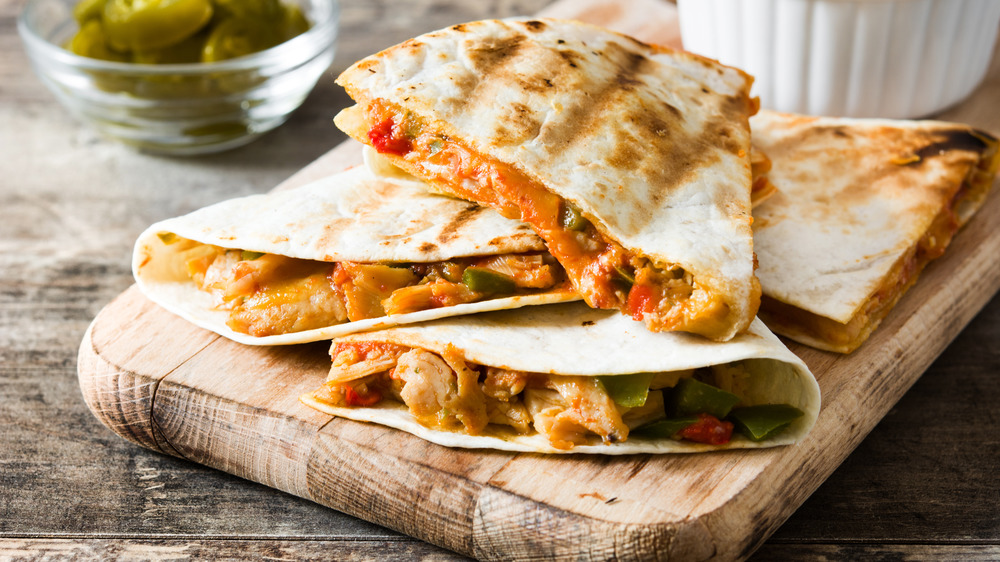 quesadilla with meat filling