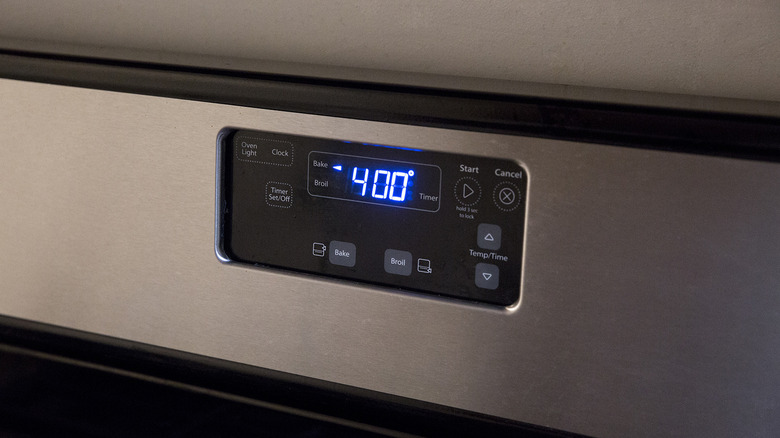 oven display showing preheat symbol