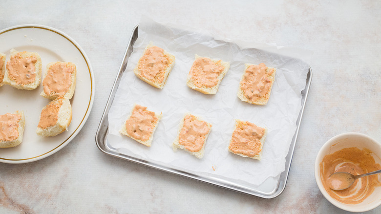 rolls with dressing in pan