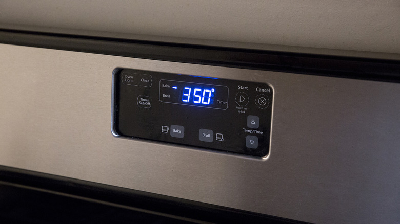 oven display set to 350