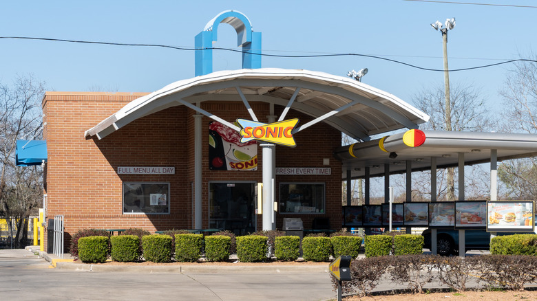 Sonic building with drive-in lanes