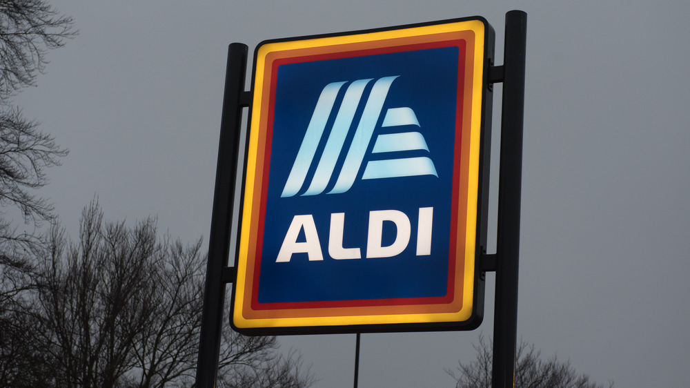 Aldi sign against gray sky