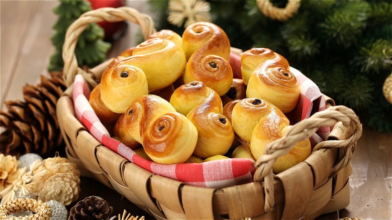 Basket of lussekatter