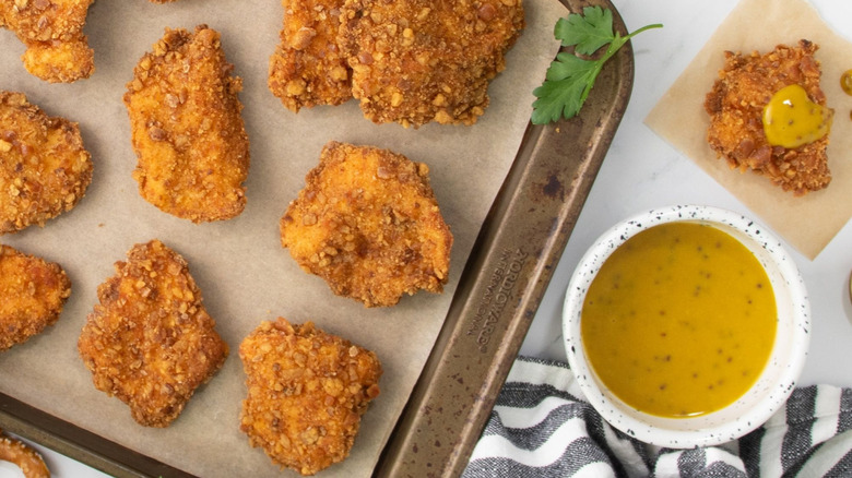 chicken bites and dipping sauce
