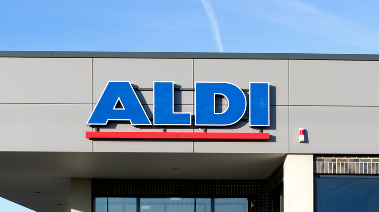 Aldi exterior sign