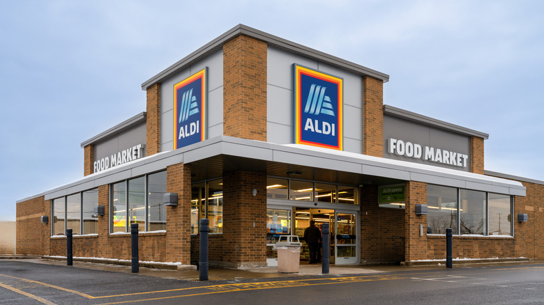 Exterior view of an Aldi supermarket location