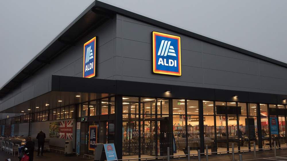 Aldi store front