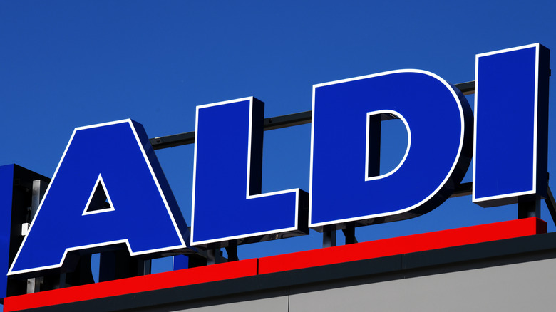 Aldi exterior sign