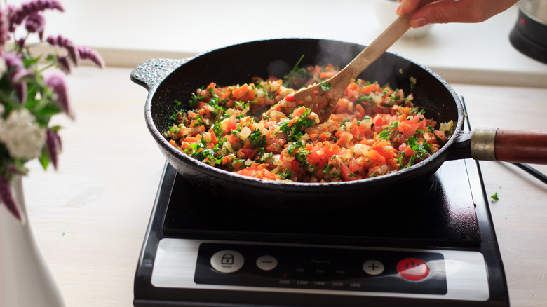 Cooking tomatoes in cast iron