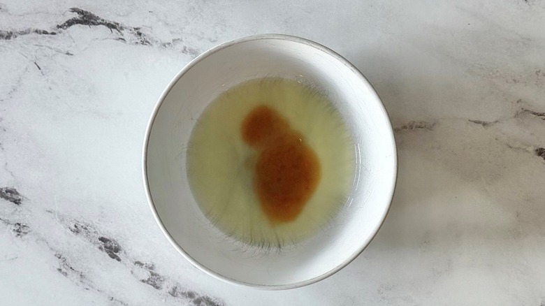 Lime juice and honey in bowl