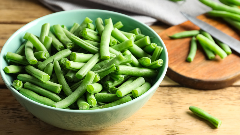 Green beans in a bowl