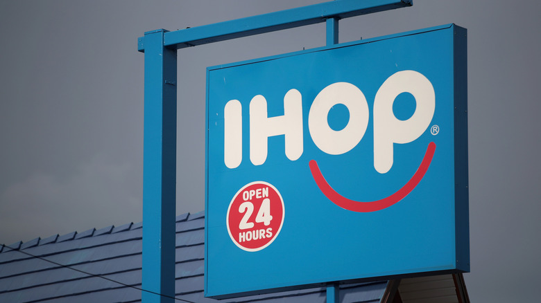 IHOP sign