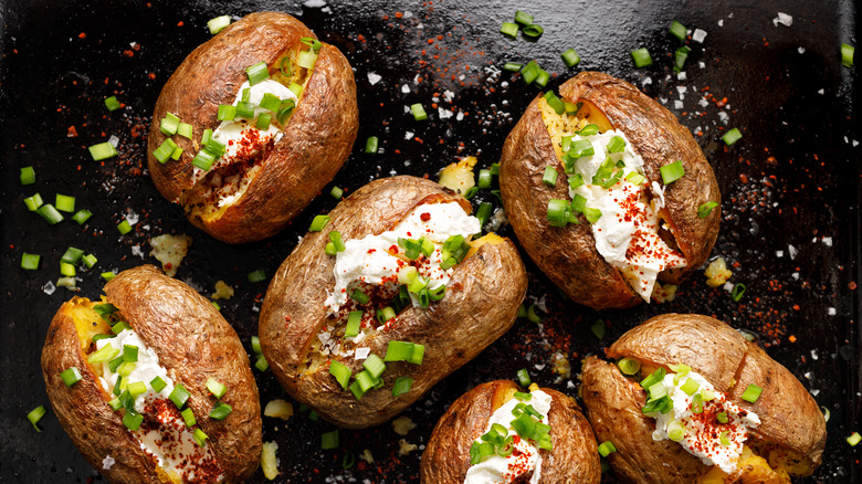 Baked potatoes with sour cream