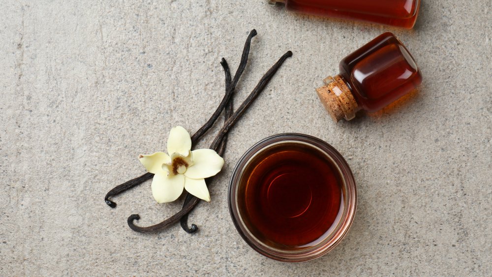 vanilla bean, flower, and extract