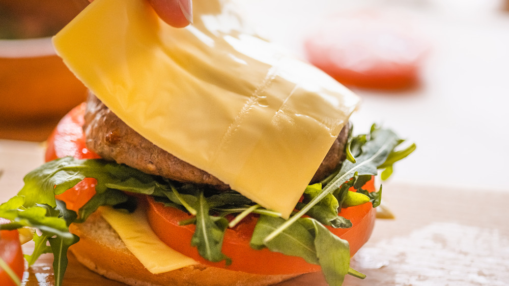 Hamburger made with American cheese 