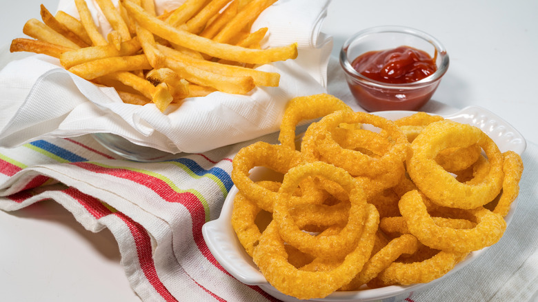 Onion rings and fries baskets