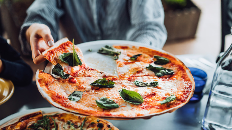 Restaurant pizza