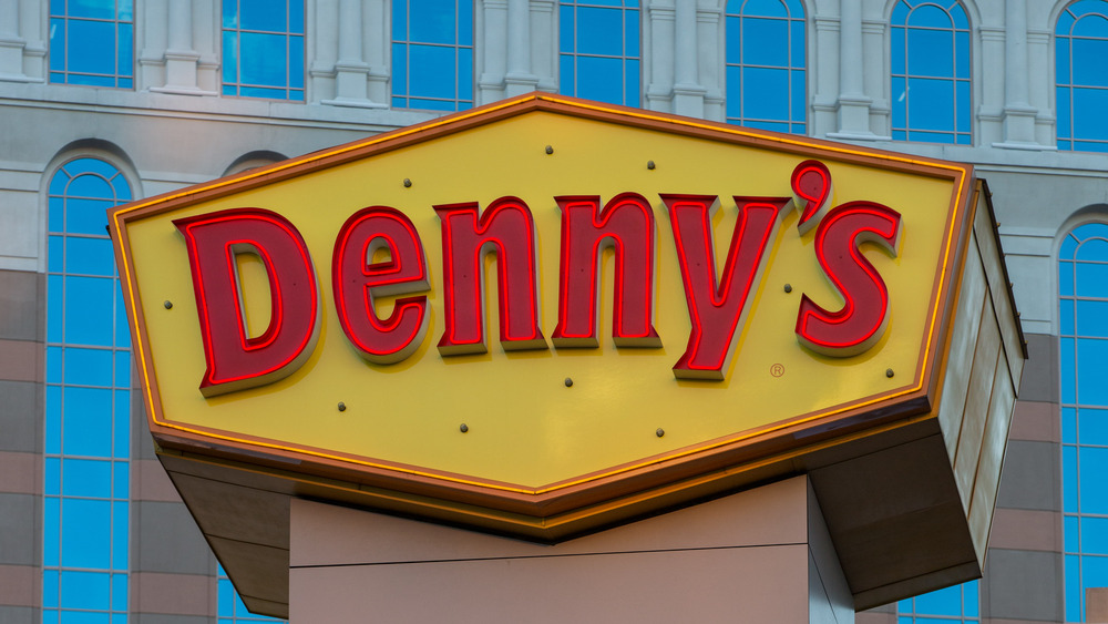 Denny's sign above giant fork