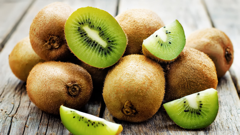 what do kiwis taste like