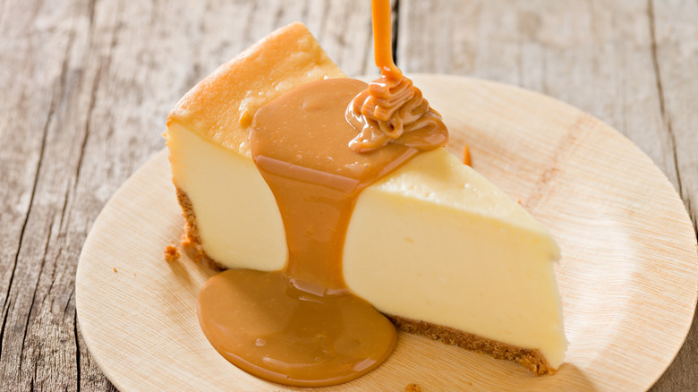 cheesecake with caramel sauce