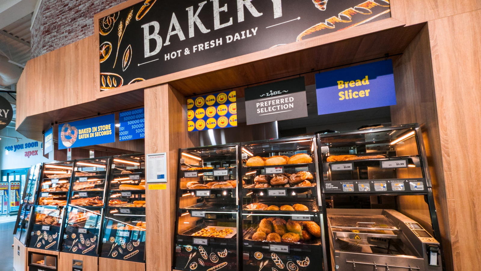 This Aldi Competitor Has A Show-Stopping Bakery, According To Reviews