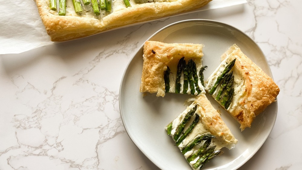 asparagus tart served