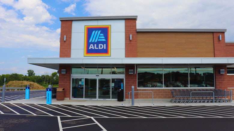 Aldi store front