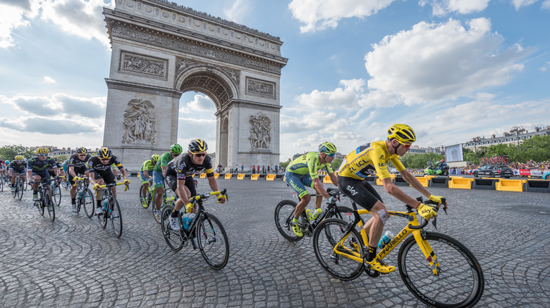 Cyclists at Tour de France 